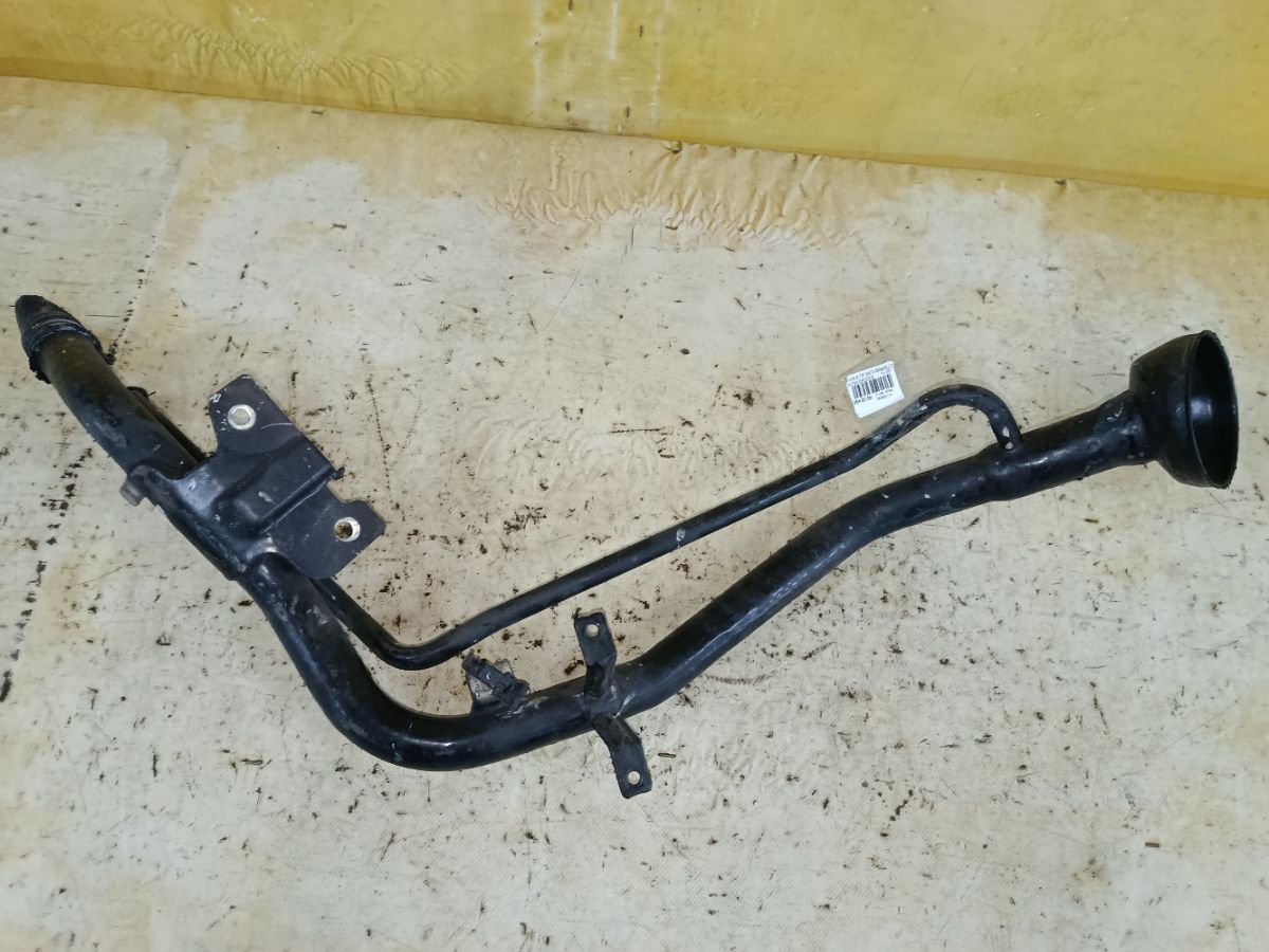 Заливная горловина топливного бака на Nissan X-Trail NT30 QR20DE Фото 1