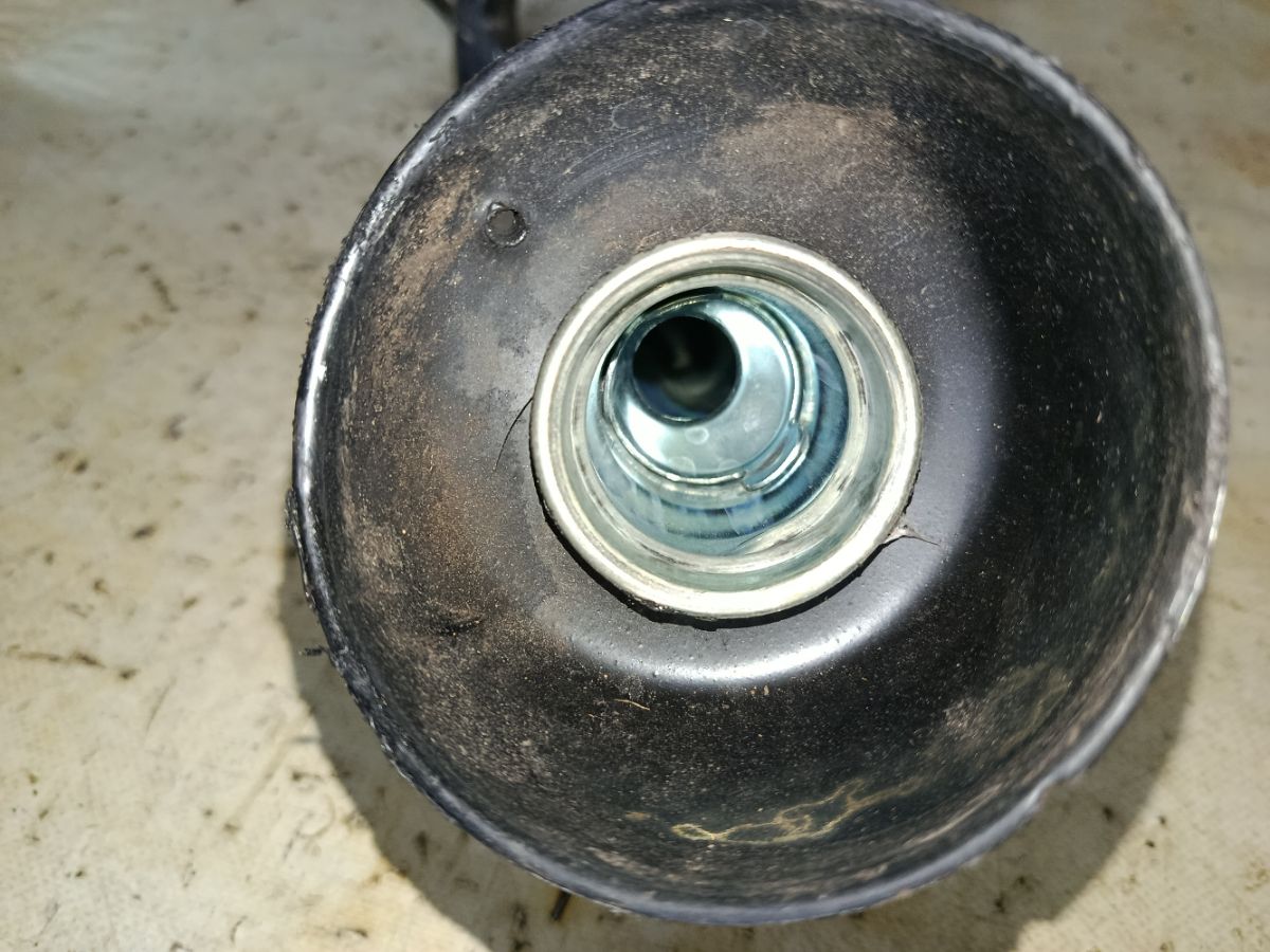 Заливная горловина топливного бака на Nissan X-Trail NT30 QR20DE Фото 2