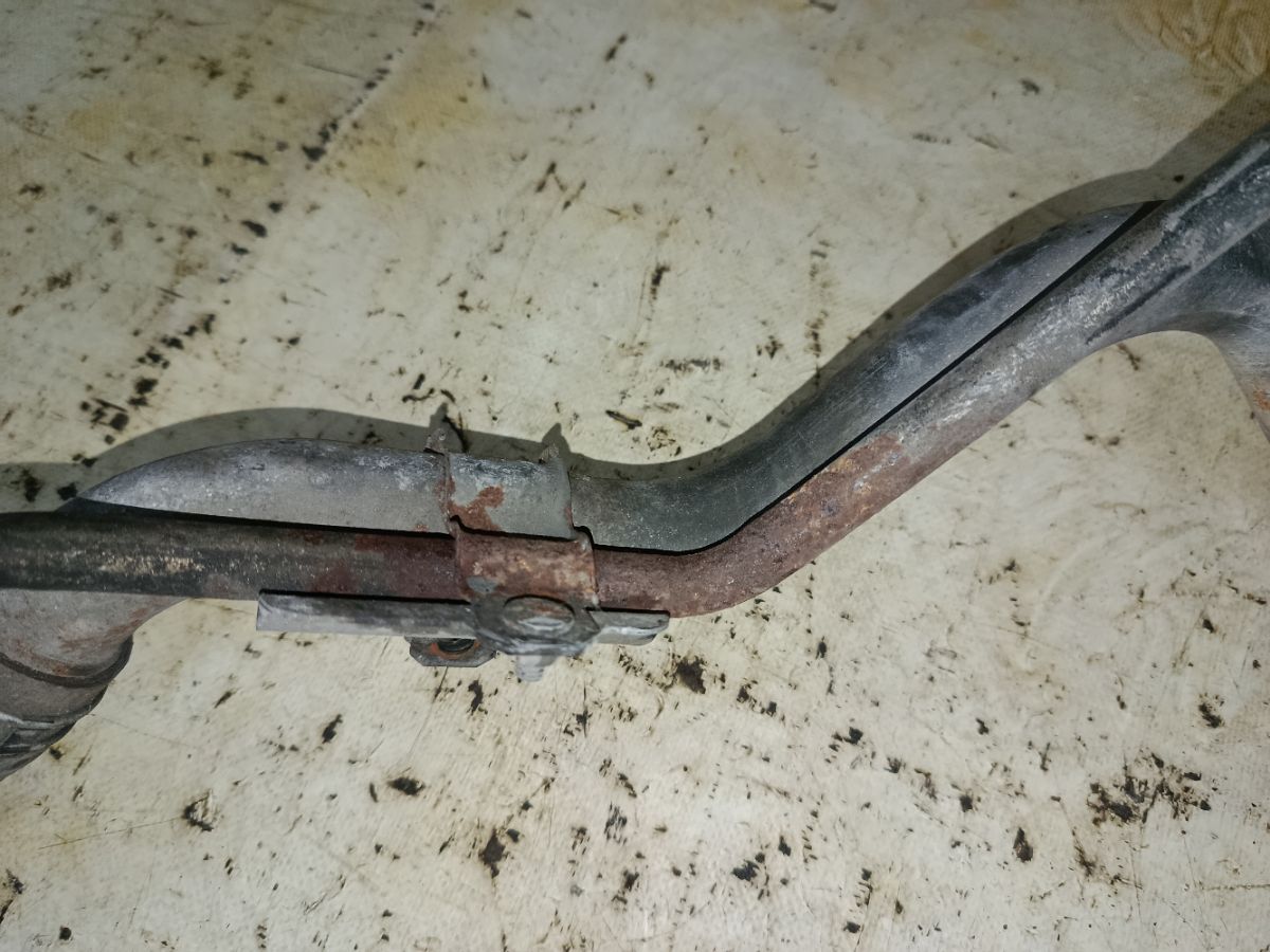 Заливная горловина топливного бака на Mitsubishi Lancer Cedia CS2A 4G15 Фото 2