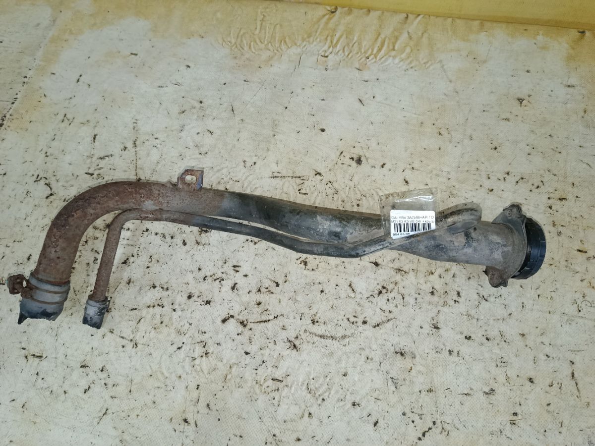 Заливная горловина топливного бака на Daihatsu Yrv M211G K3-VE Фото 1