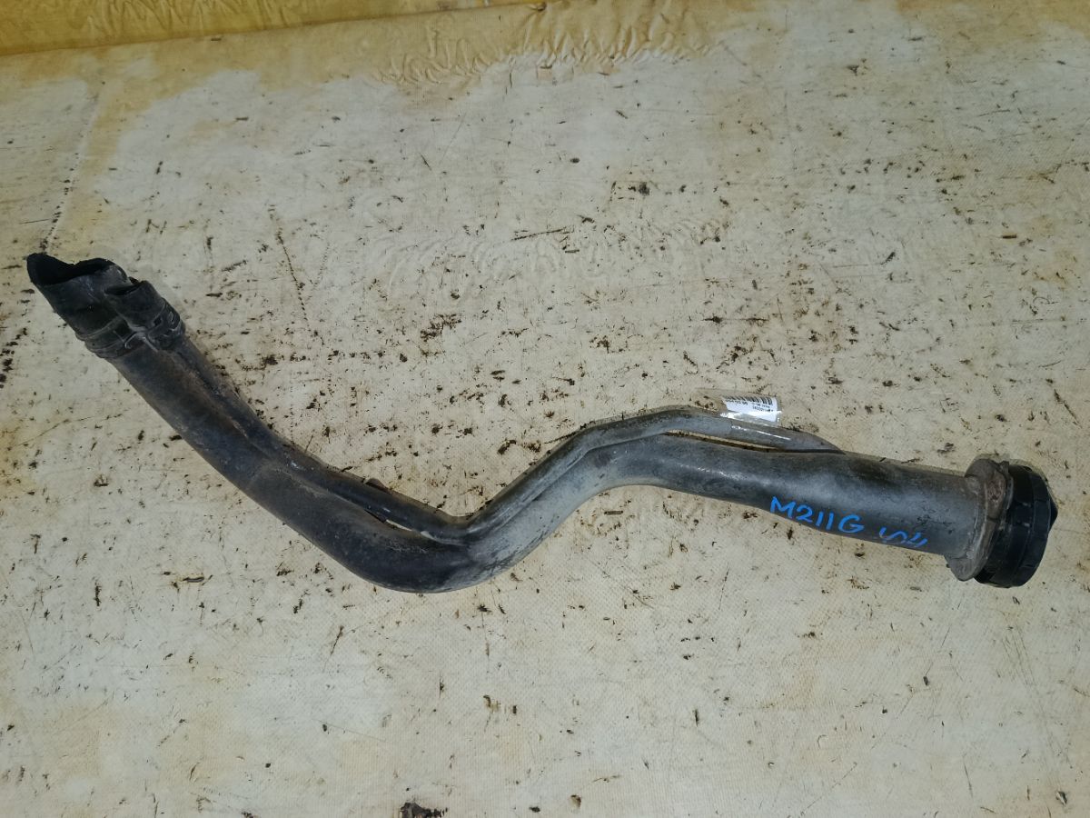 Заливная горловина топливного бака на Daihatsu Yrv M211G K3-VE Фото 3