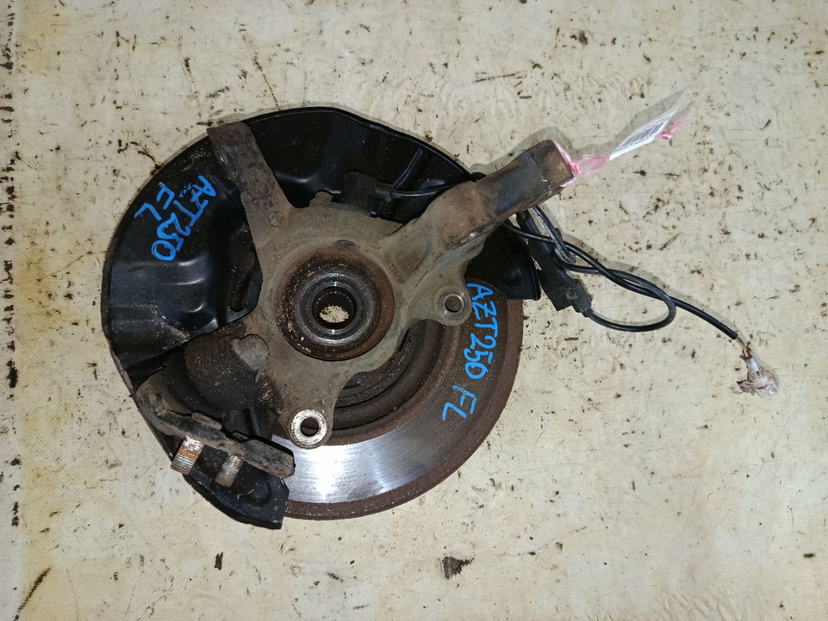 Ступица на Toyota Avensis AZT250 1AZ-FSE Фото 1