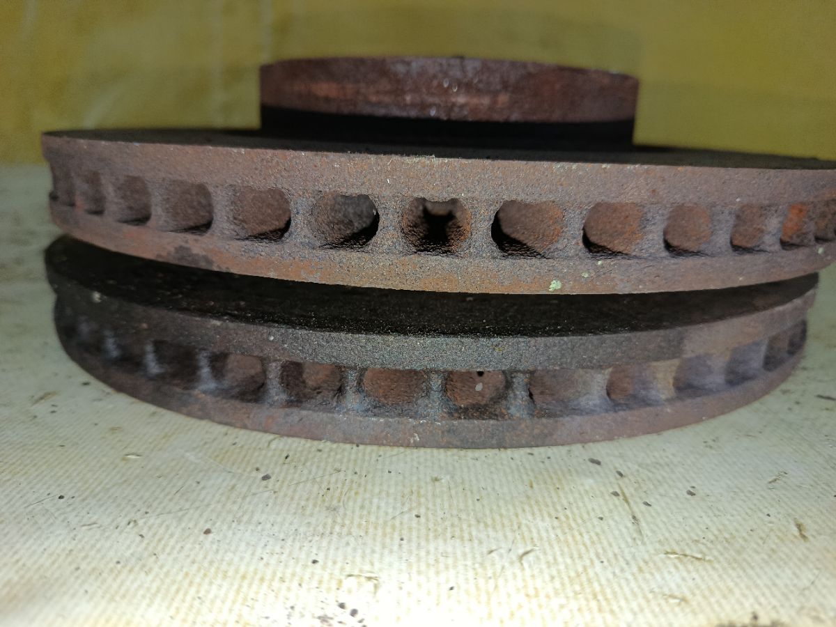 Тормозной диск на Subaru Legacy BM9 EJ255 Фото 2