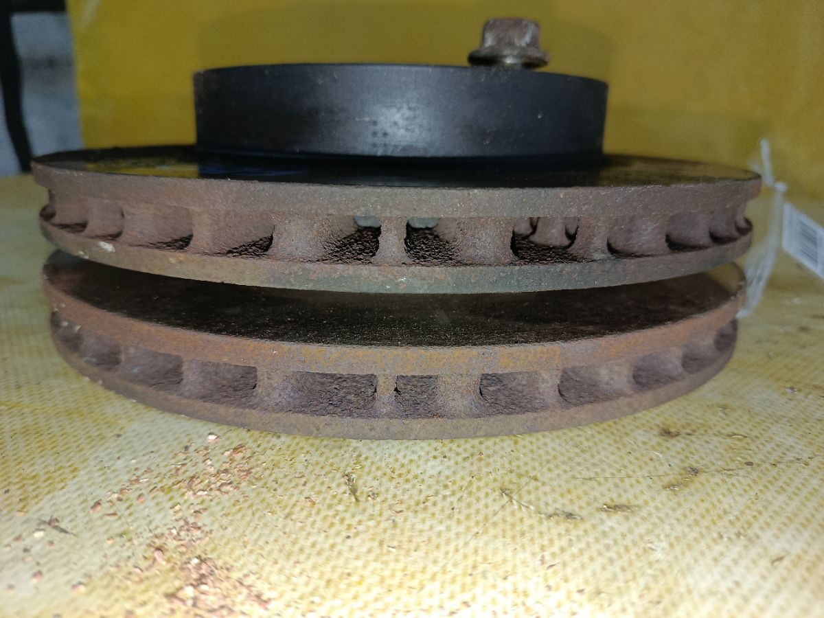 Тормозной диск 40206-4M400, 40206-4M401, 40206-4M402, 40206-4M403, 40206-4M404 на Nissan Sunny FB15 QG15DE Фото 2