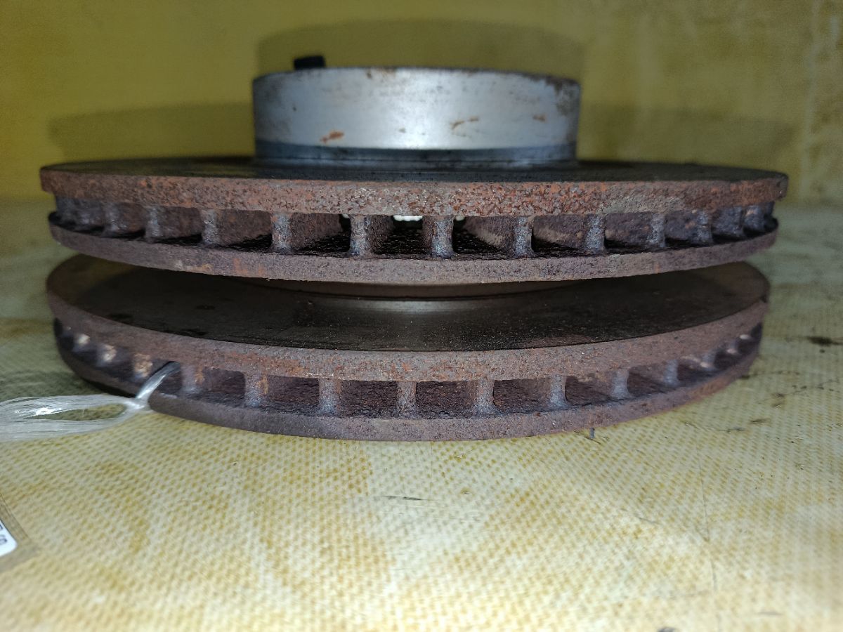 Тормозной диск на Subaru Legacy Wagon BH5 EJ206 Фото 2