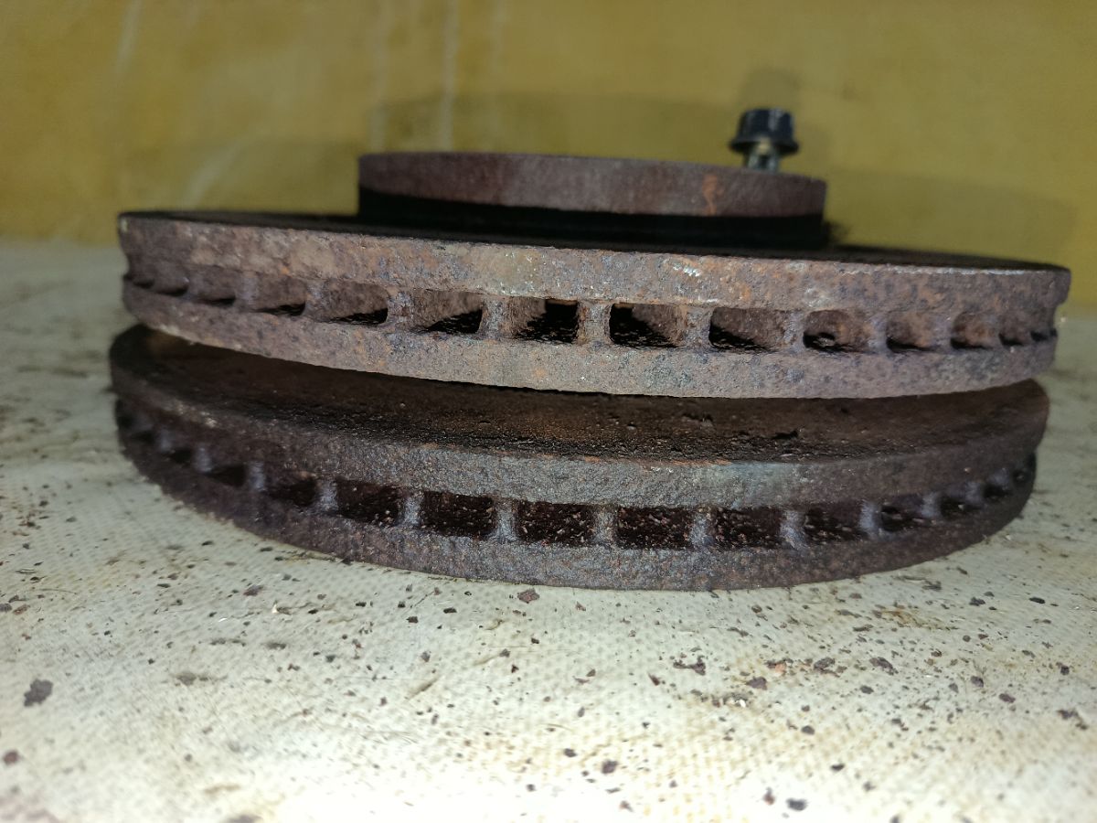 Тормозной диск MN102387, MN102389, RN1775 на Mitsubishi Grandis NA4W 4G69 Фото 2