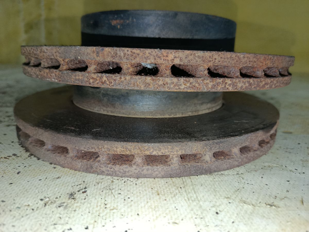 Тормозной диск на Nissan Bluebird HU13 SR20DE Фото 2