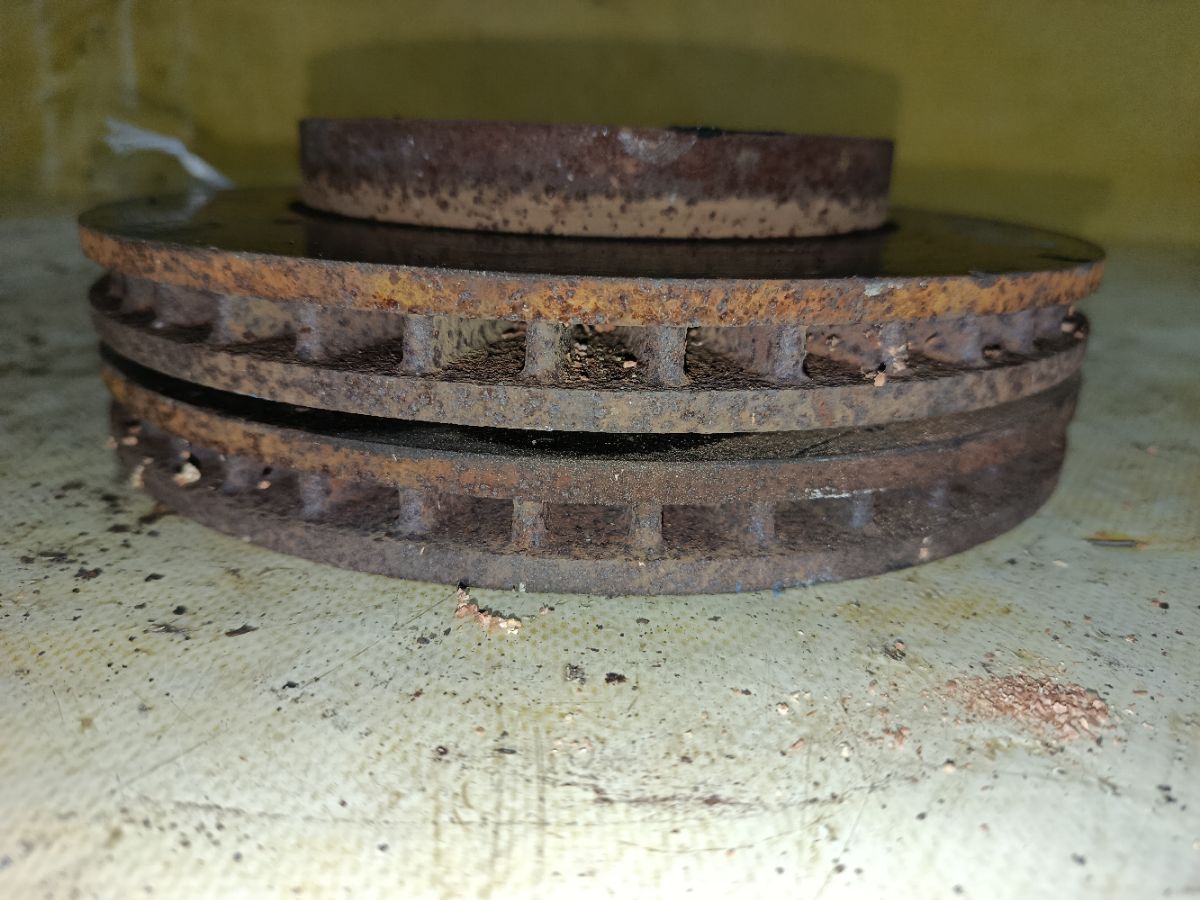 Тормозной диск на Mitsubishi Lancer CS2A 4G15 Фото 2