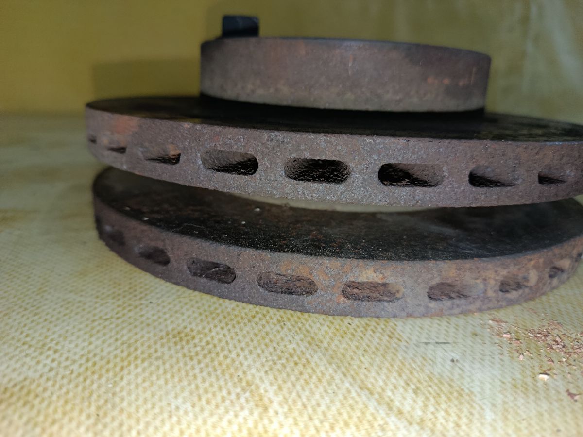 Тормозной диск MB699282, MB699283 на Mitsubishi Lancer CK2A 4G15 Фото 2