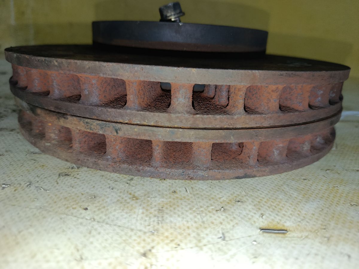 Тормозной диск на Nissan X-Trail NT30 QR20DE Фото 2