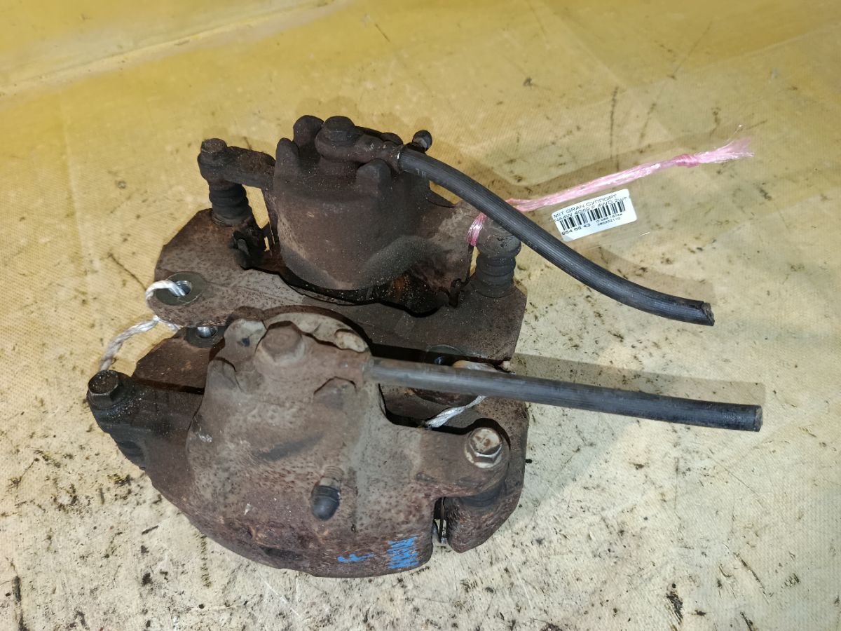 Суппорт на Mitsubishi Grandis NA4W 4G69 Фото 1