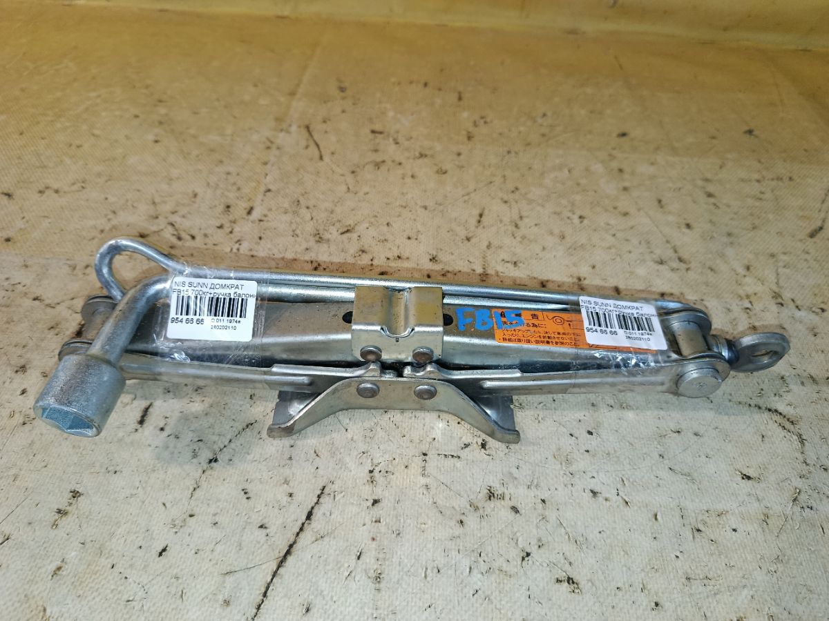 Домкрат на Nissan Sunny FB15 Фото 1