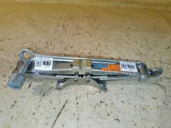 Домкрат на Nissan Sunny FB15