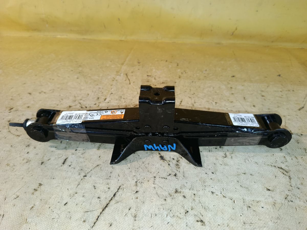 Домкрат на Mitsubishi Outlander CW5W Фото 1