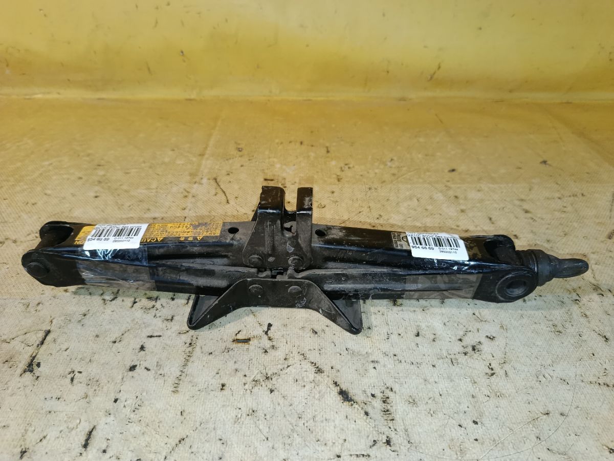 Домкрат на Toyota GX100 Фото 1
