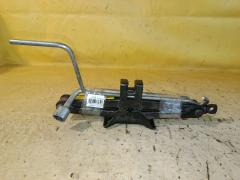 Домкрат на Toyota Avensis AZT250 09111-0W041