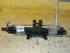 Домкрат 09111-0W041 на Toyota Avensis AZT250 Фото 2