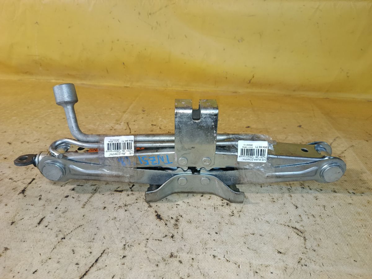 Домкрат на Nissan Murano TNZ51 Фото 1