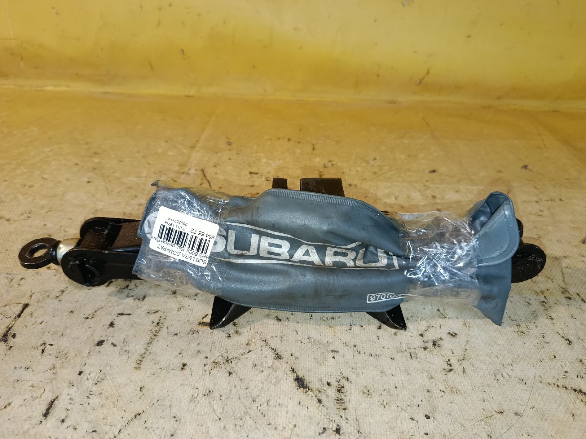 Домкрат на Subaru Legacy Wagon BH5 Фото 1
