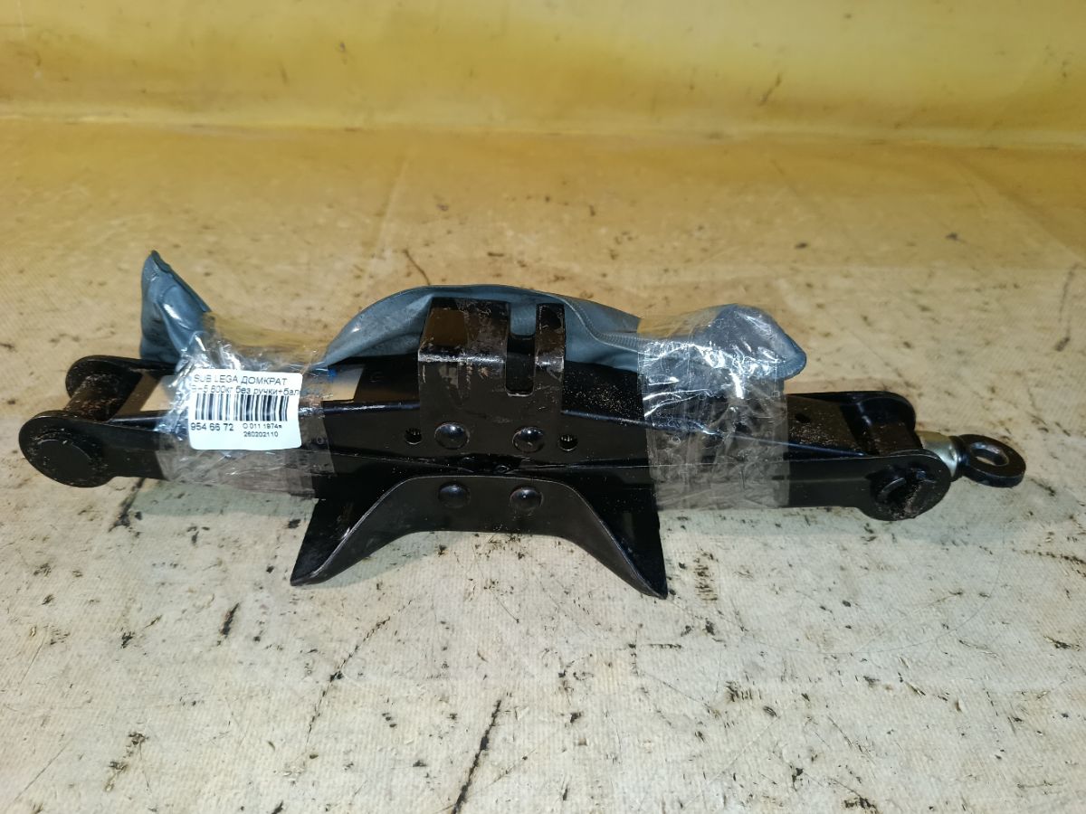 Домкрат на Subaru Legacy Wagon BH5 Фото 2
