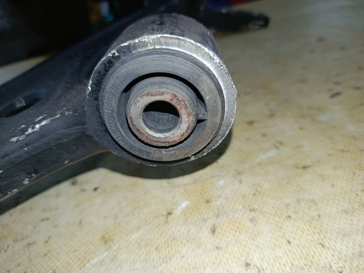 Рычаг 54500 8H310, SH-49085, UQ-075-3721, UQ-075FR-NT30 на Nissan X-Trail NT30 QR20DE Фото 3