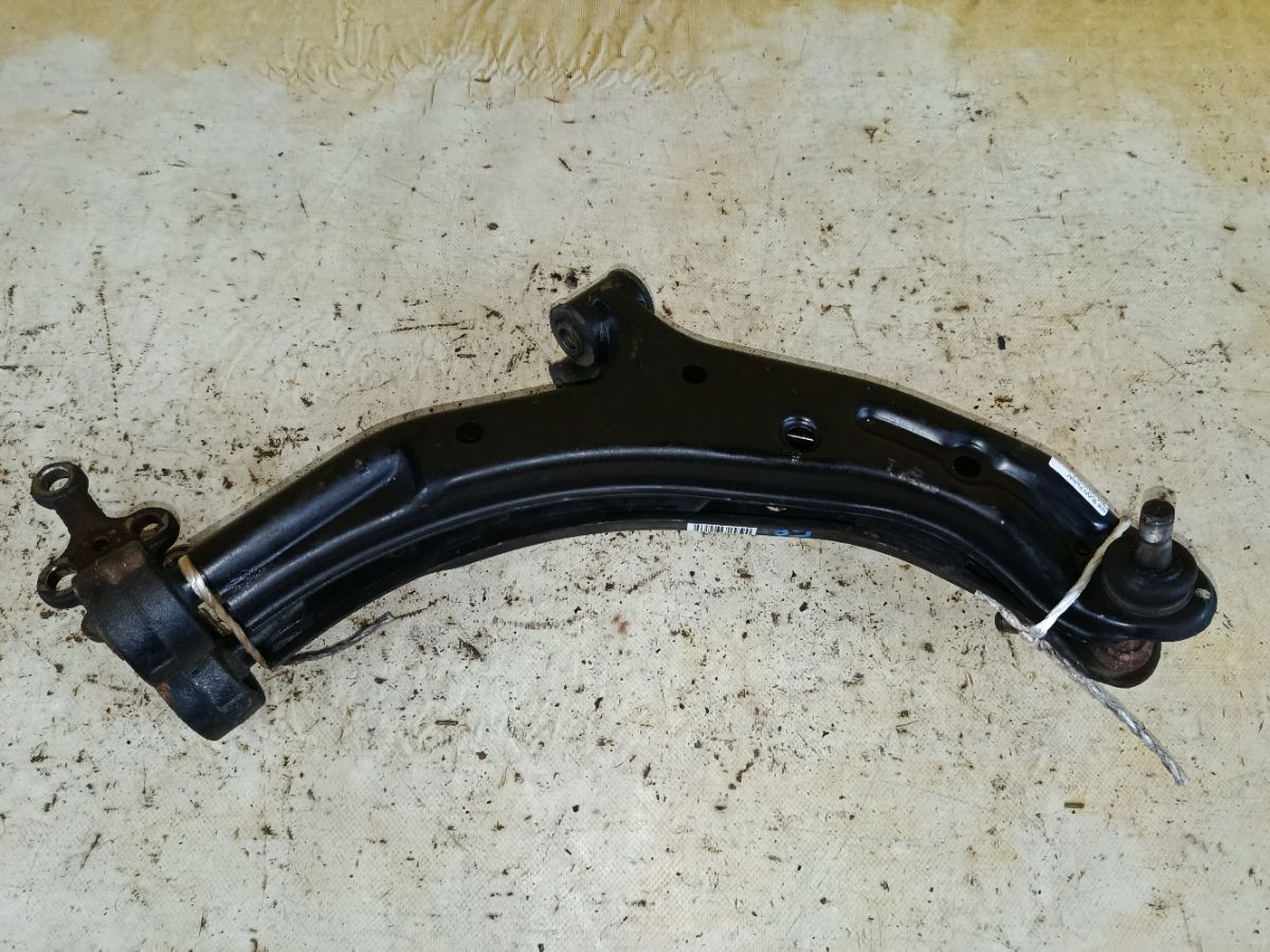 Рычаг на Nissan Sunny FB15 QG15DE Фото 1