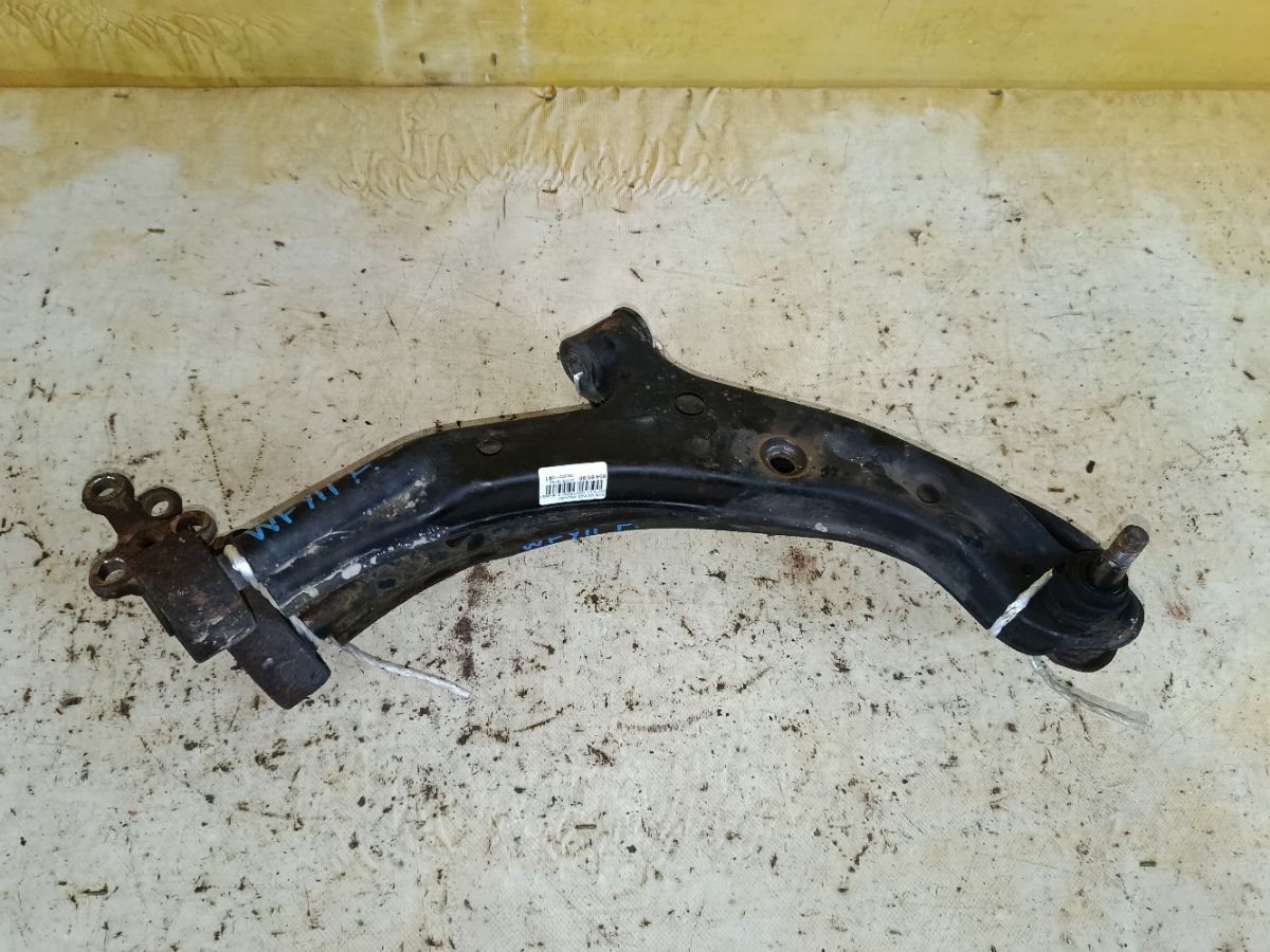 Рычаг на Nissan Wingroad WFY11 QG15DE Фото 1