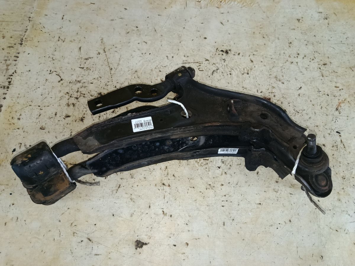 Рычаг на Nissan Bluebird HU13 SR20DE Фото 1