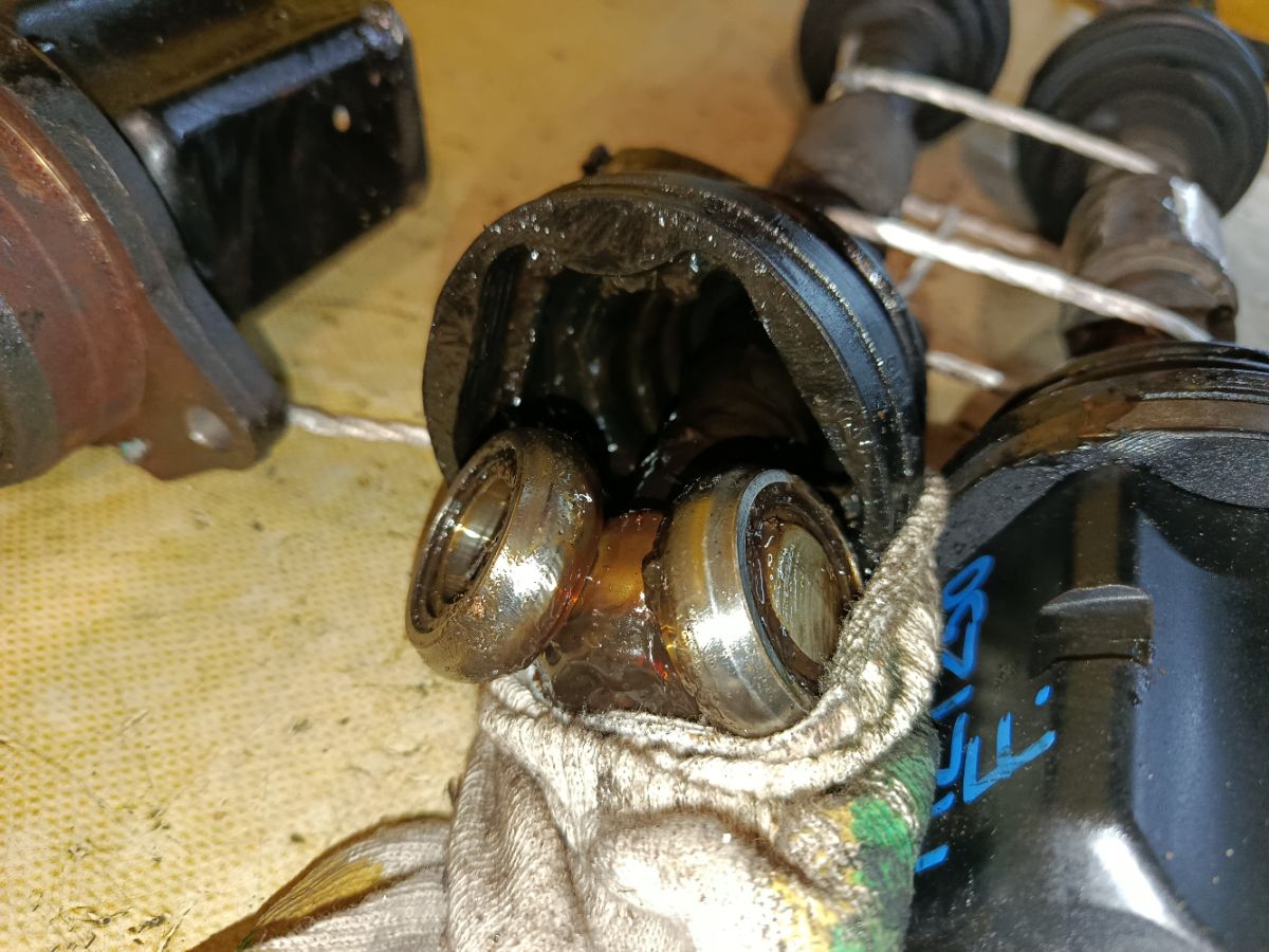 Привод на Toyota Avensis AZT250 1AZ-FSE Фото 4