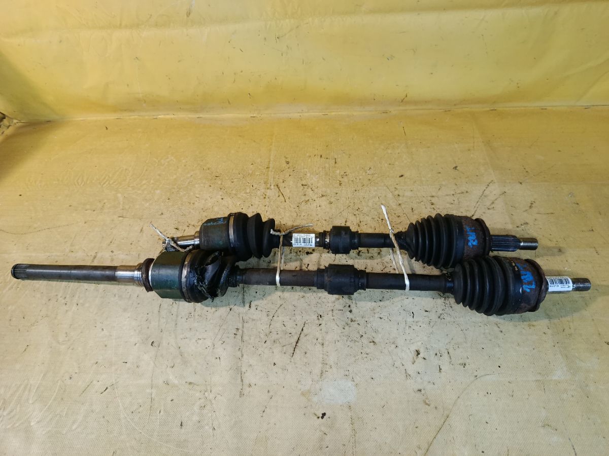 Привод на Mitsubishi Grandis NA4W 4G69 Фото 1