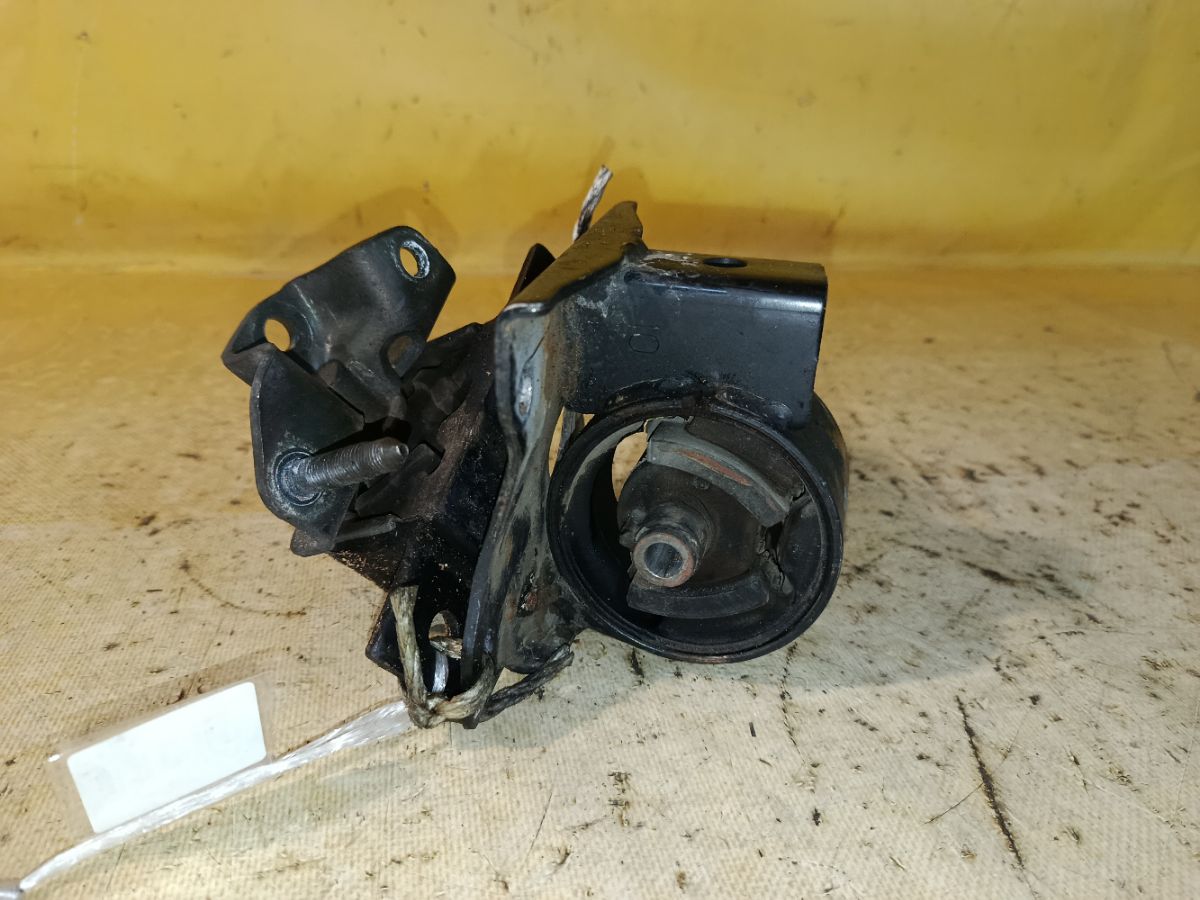 Подушка двигателя на Nissan Sunny FB15 QG15DE Фото 1