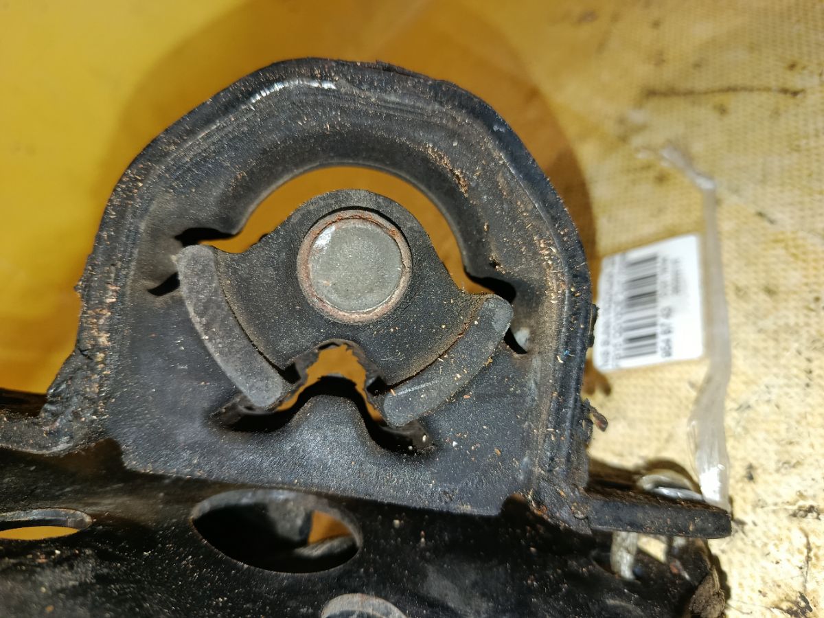 Подушка двигателя на Nissan Sunny FB15 QG15DE Фото 4