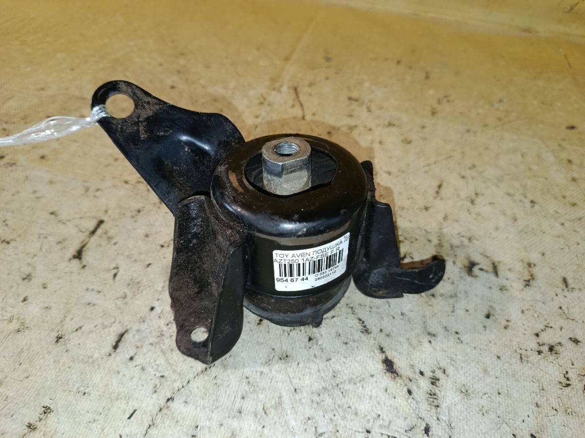 Подушка двигателя 12305-28120 на Toyota Avensis AZT250 1AZ-FSE Фото 1
