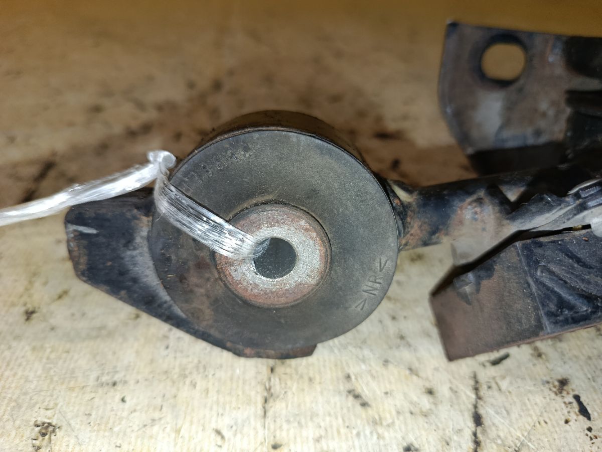 Подушка двигателя на Toyota Camry ACV45 2AZ-FE Фото 2