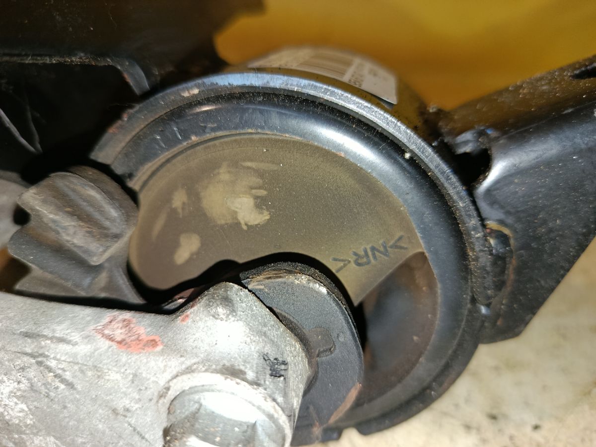 Подушка двигателя на Suzuki Sx4 YB11S M15A Фото 2