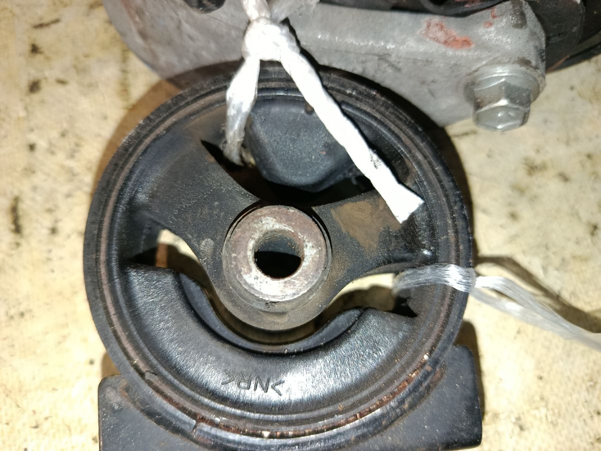 Подушка двигателя на Suzuki Sx4 YB11S M15A Фото 3