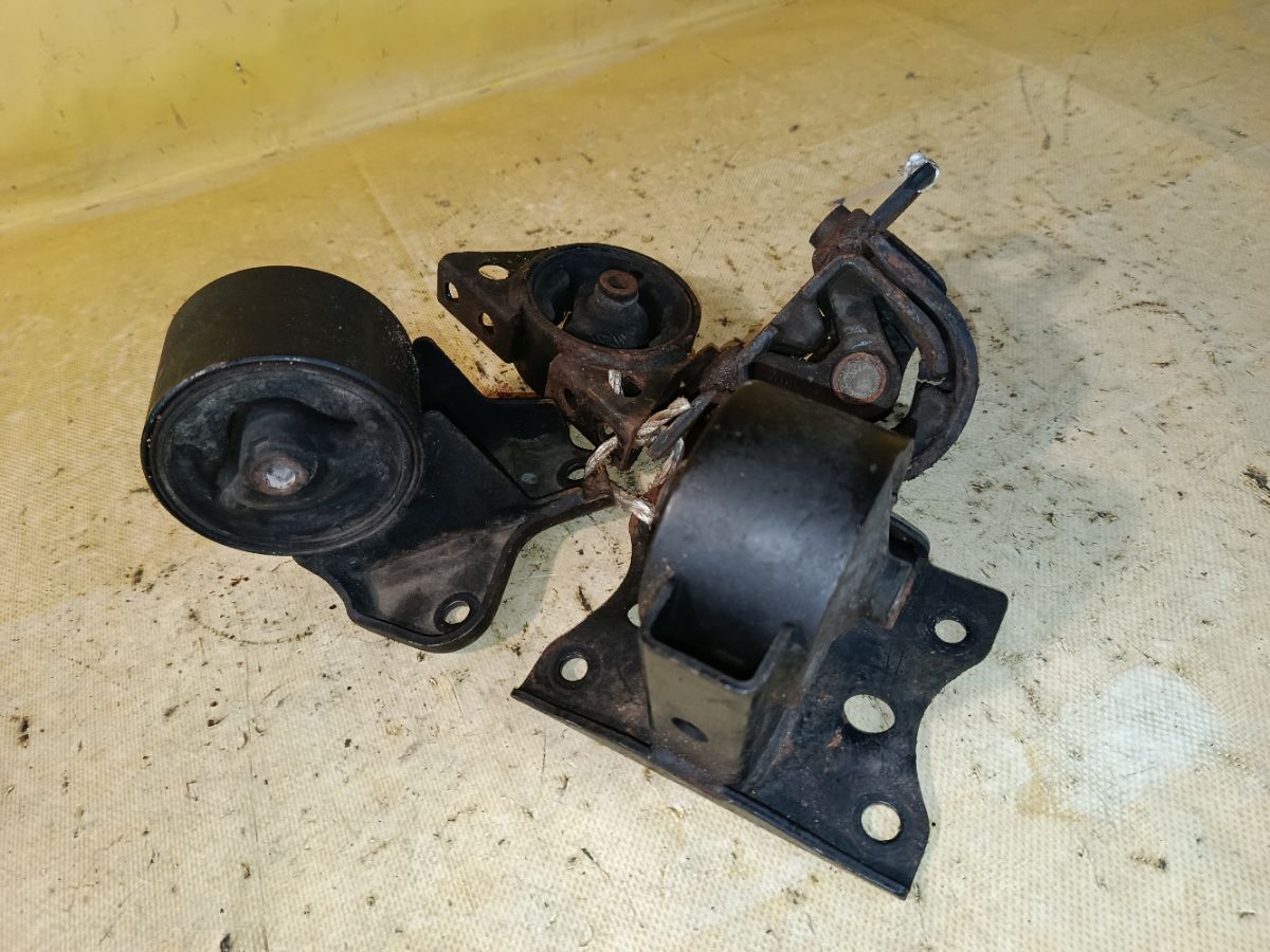 Подушка двигателя на Nissan Bluebird Sylphy QNG10 QG18DE Фото 6