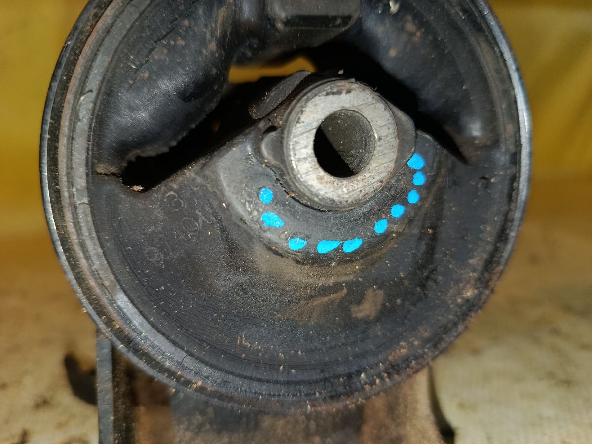 Подушка двигателя на Daihatsu Yrv M211G K3-VE Фото 2