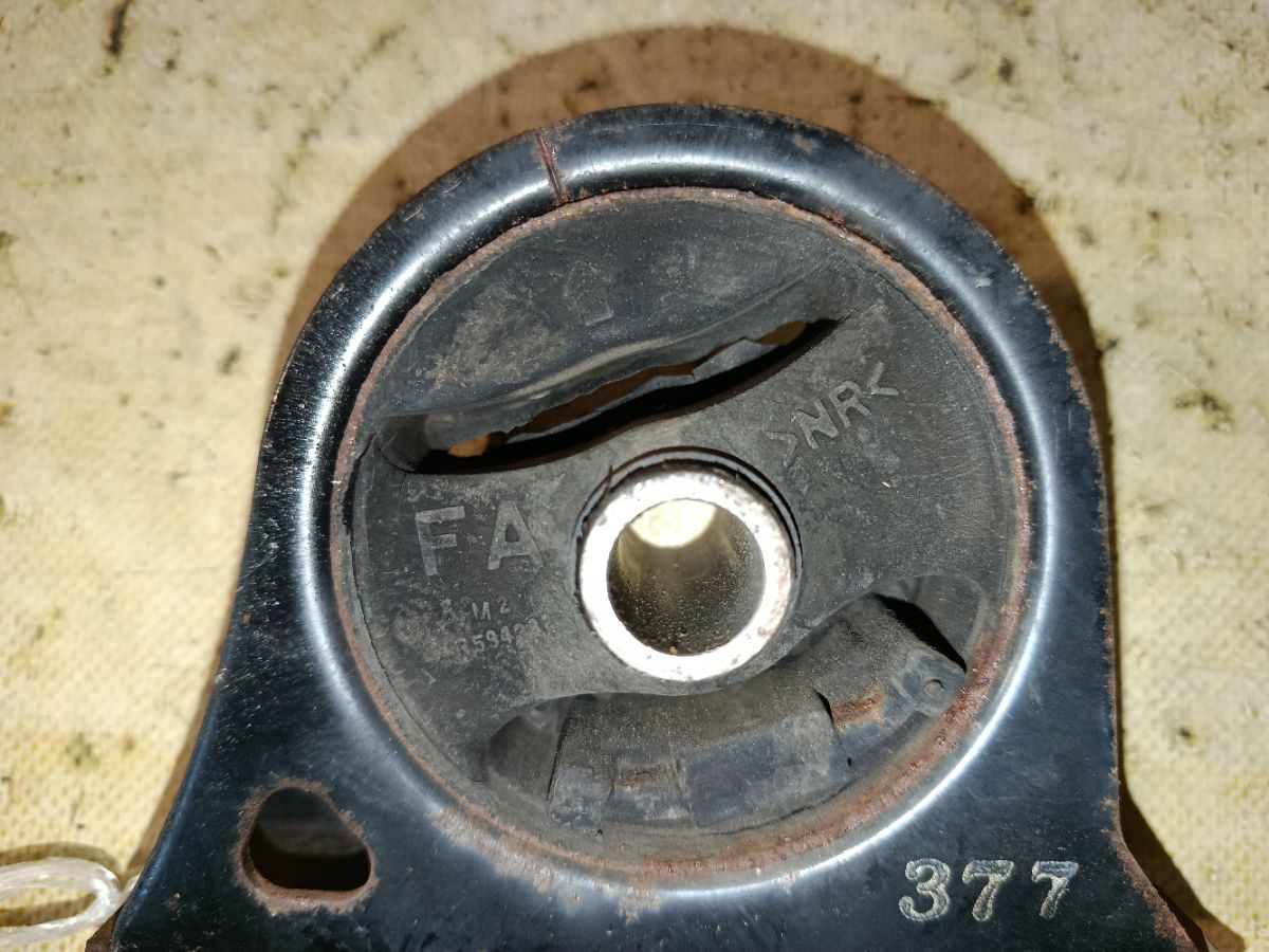 Подушка двигателя на Mitsubishi Grandis NA4W 4G69 Фото 2