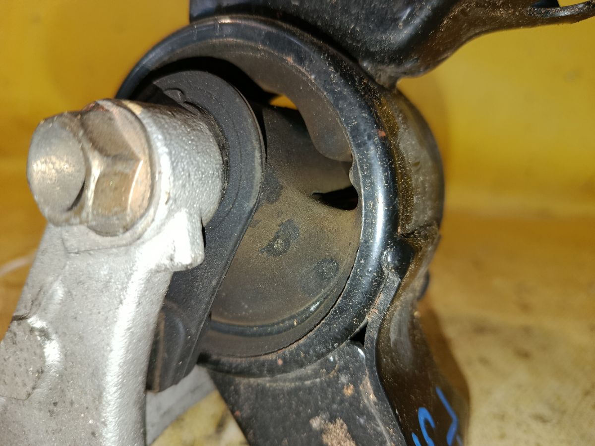 Подушка двигателя на Honda Cr-V RD5 K20A Фото 2