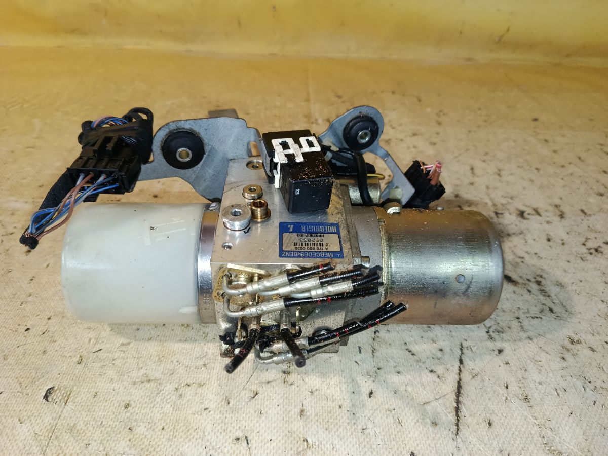 Насос масляный A1708000030, A0025421319 на Mercedes-Benz Slk-Class R170.447 111.973 Фото 2