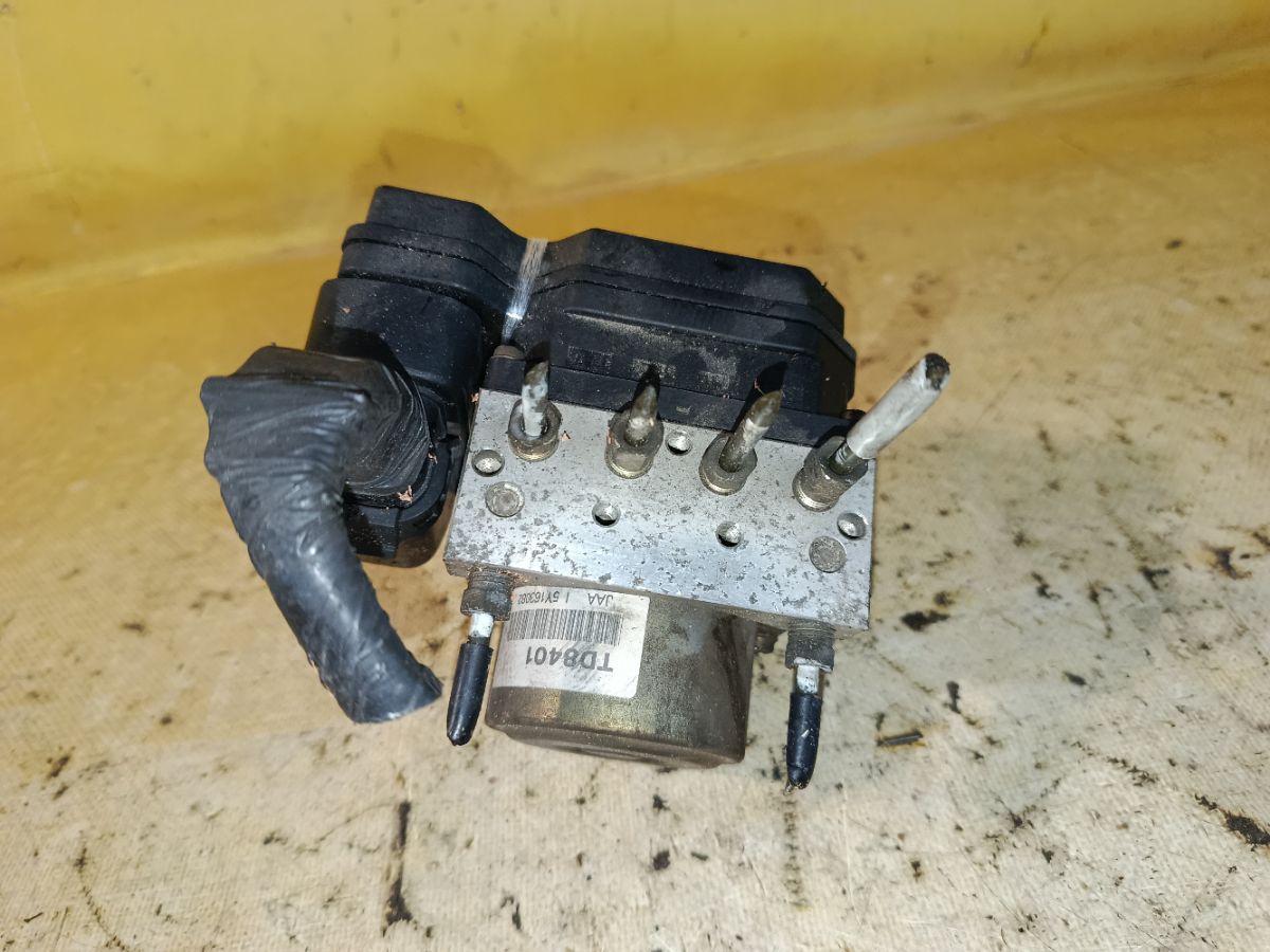 Блок ABS 47660-EQ041 на Nissan X-Trail NT30 QR20DE Фото 2