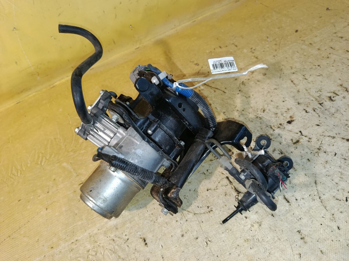 Компрессор подвески на Lexus Ls600hl UVF46 Фото 1