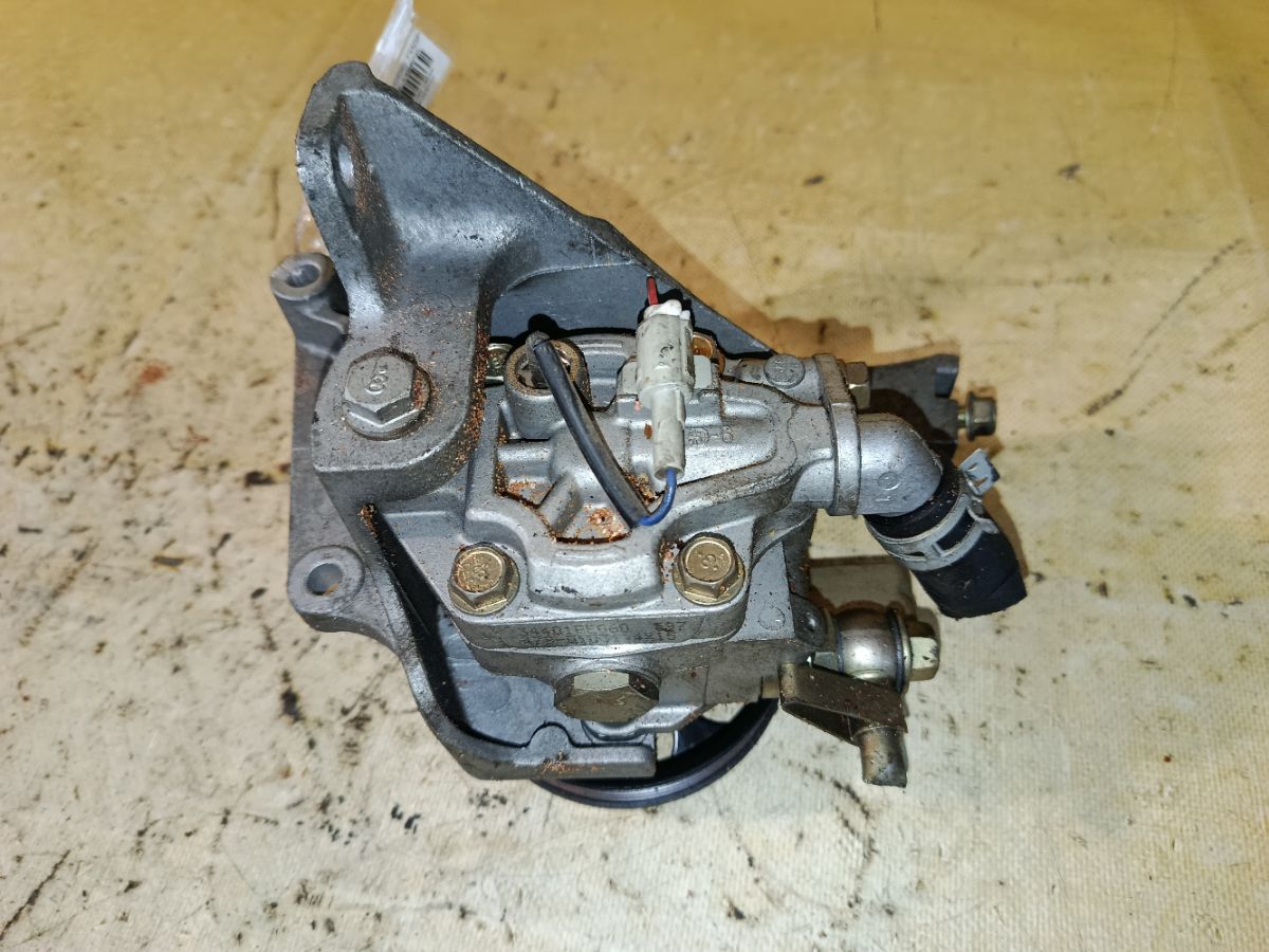 Насос гидроусилителя на Subaru Impreza Wagon GG3 EJ152 Фото 3