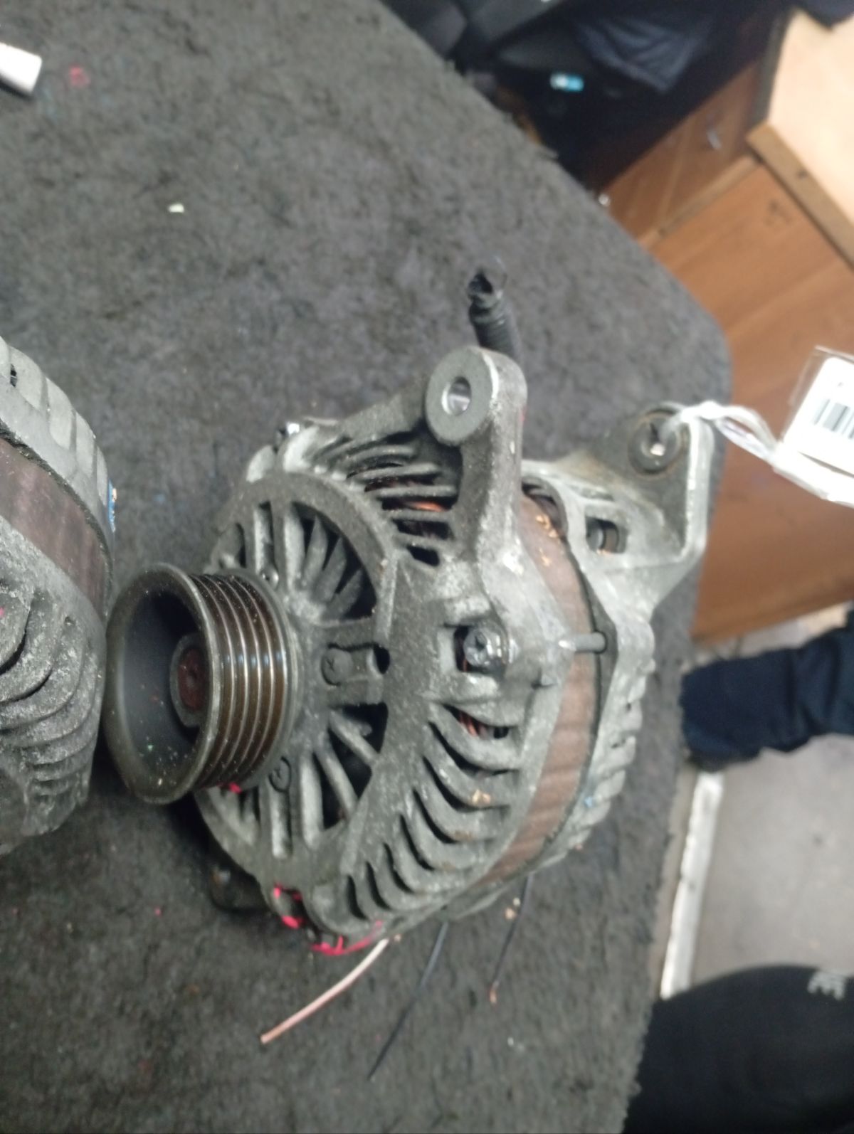 Генератор 23700-AA521, 	23700AA522, 23700AA520 на Subaru Legacy Wagon BP5 EJ20X Фото 6