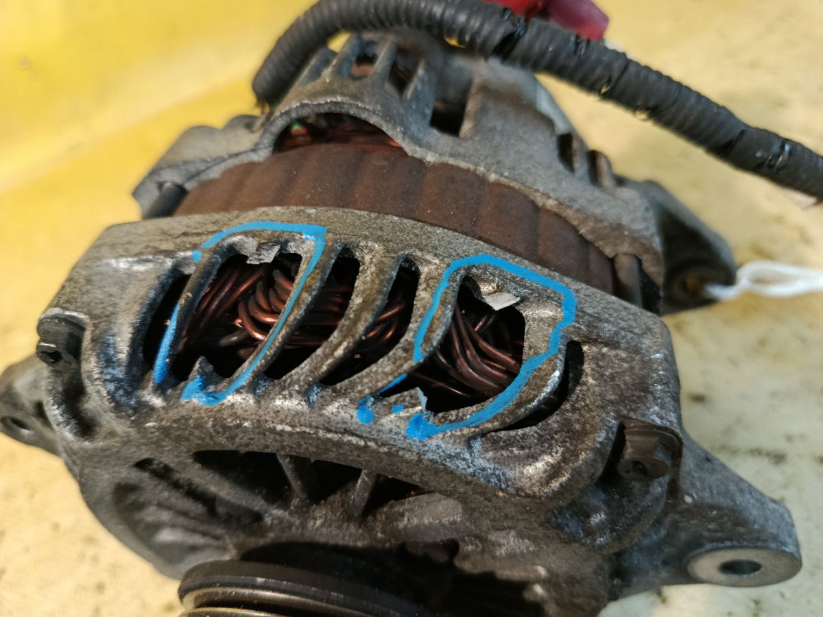 Генератор 23700-AA520, 	23700AA522, 23700AA521 на Subaru Legacy Wagon BP5 EJ203 Фото 2