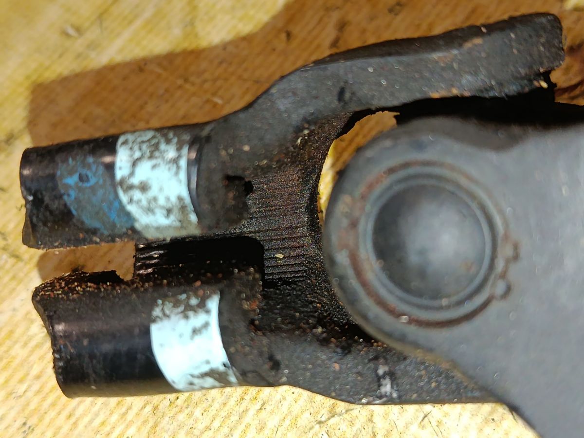 Рулевой карданчик на Subaru Legacy Wagon BH5 Фото 2