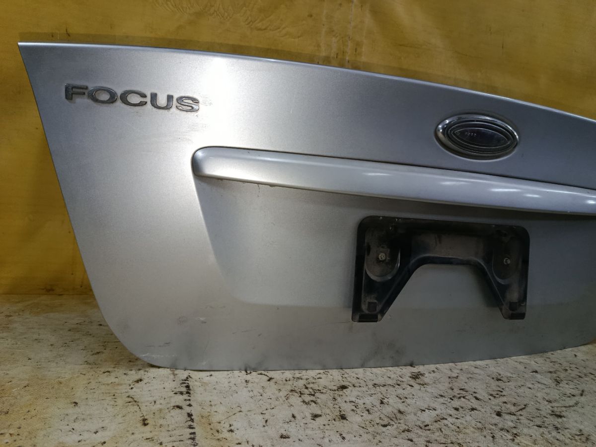 Крышка багажника на Ford Focus 2 Фото 5