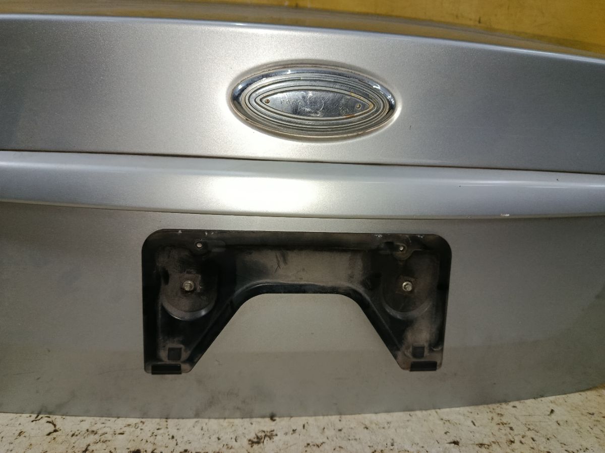 Крышка багажника на Ford Focus 2 Фото 6