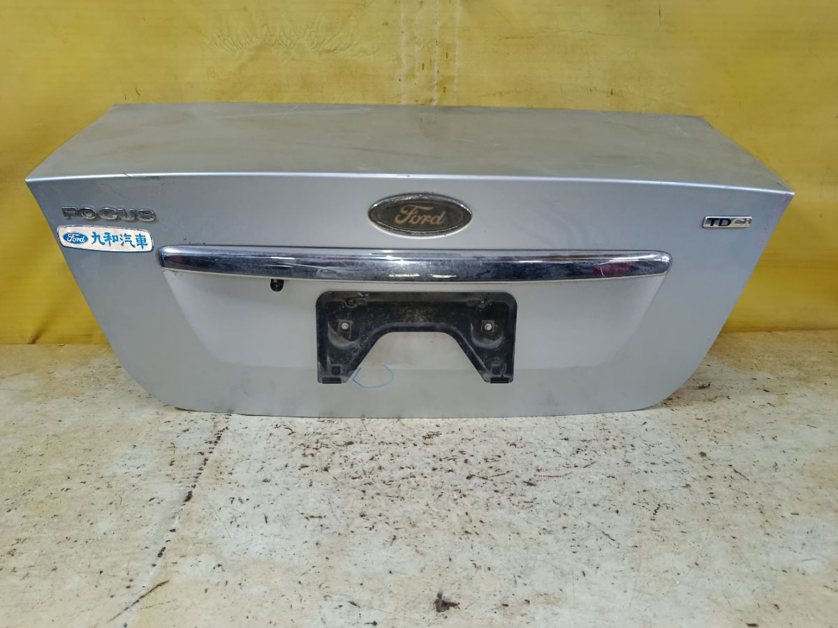 Крышка багажника на Ford Focus 2 Фото 1